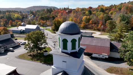 chester vermont courthouse orbit im herbst mit herbstlaub in neuengland