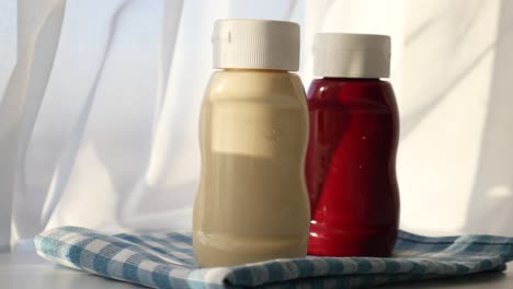 Close-up-of-mayonnaise-in-container-on-table