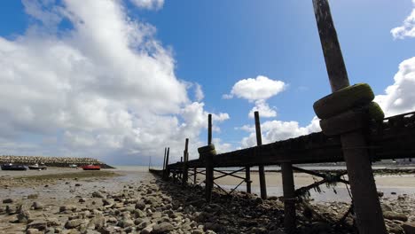 cielo azul puerto plataforma marea baja lapso de tiempo rápido nublado conwy norte de gales clima