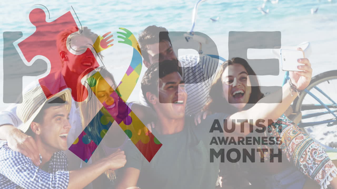 다채로운 퍼즐 조각의 애니메이션 리본과 자폐증 텍스트 여름 해변 파티에서 행복한 친구들 위에