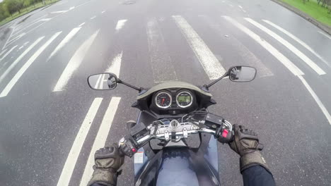 Paseos-En-Bicicleta-Por-La-Carretera-De-La-Ciudad