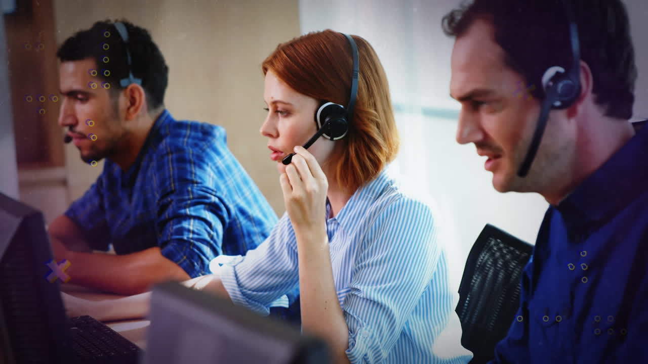 헤드 ⁇ 을 착용한 사무실 직원들에 대한 데이터 처리 애니메이션