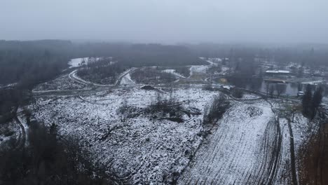 Drone-Sobrevuelo-Nevado-Paisaje-Invernal,-Campos-Y-Lago-Suecia