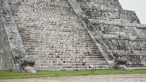 Close-up-of-historical-Chichen-Itza-pyramid-stone-steps-in-Yucatan,-Mexico