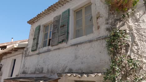 Weathered-windows-and-walls-of-house-in-Parga,-Greece