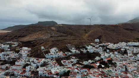 antena sobre la ciudad turística de maspalomas, islas canarias españa