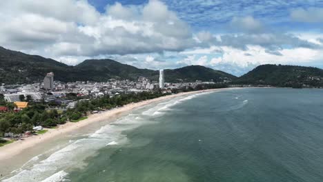 Zeitraffer-Drohnenaufnahme-Des-Patong-Beach-In-Phuket,-Thailand