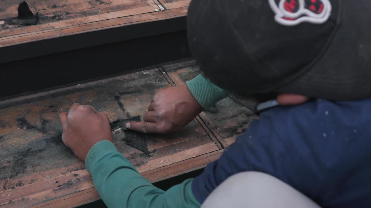 limpieza de la vista de primer plano del tablero de madera