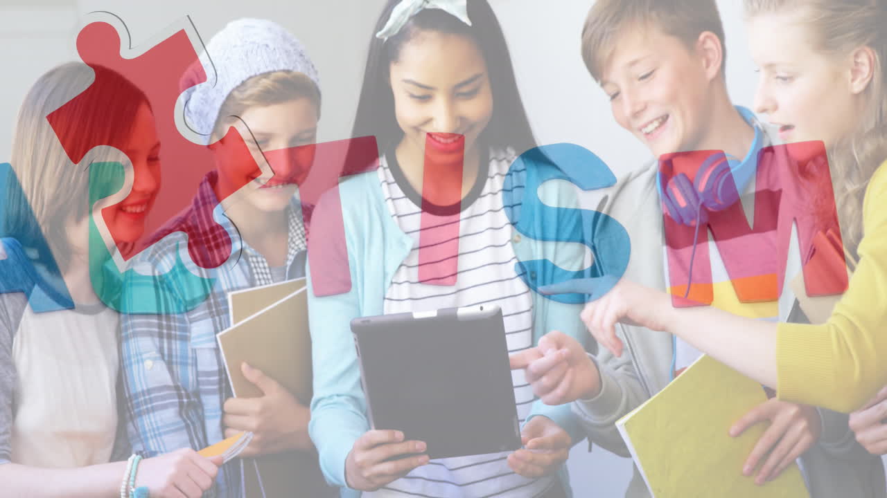 adolescentes diversos participan en un proyecto escolar, con espacio para copiar