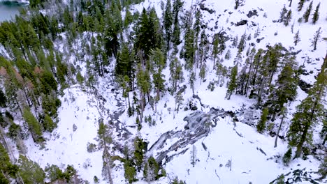 Vista-Aérea-De-Lower-Eagle-Falls,-Emerald-Bay,-Lake-Tahoe,-California,-Desierto-De-Desolación