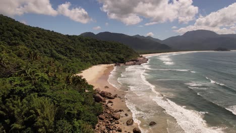 Einsamer-Strand-Auf-Der-Insel-Rio-De-Janeiro