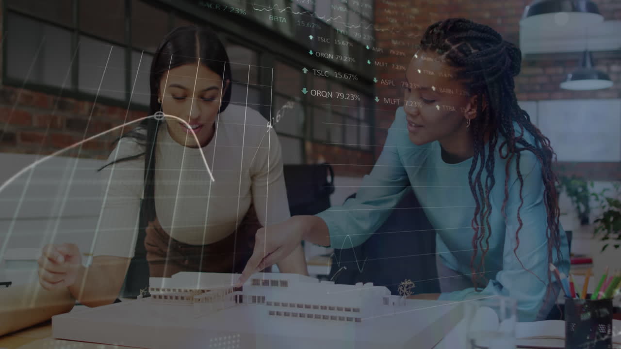 animação de processamento de dados do mercado de ações sobre duas mulheres diversas discutindo sobre um plano no escritório.