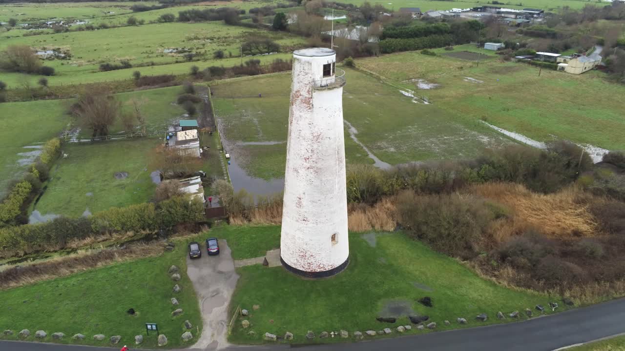 역사적인 leasowe 등대 해상 표지 랜드마크 공중 해안 시골 wirral 보기 후퇴 상승 샷
