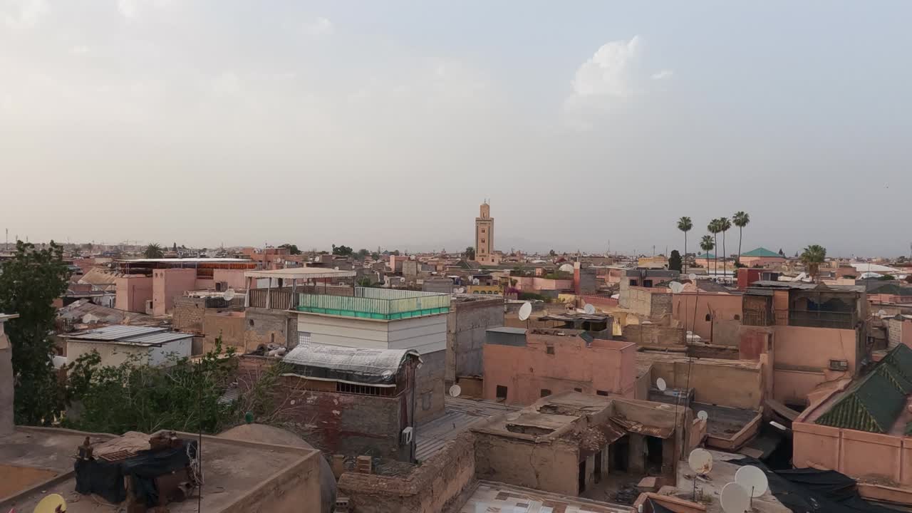 vista panorámica del paisaje urbano con la mezquita kutubiyya