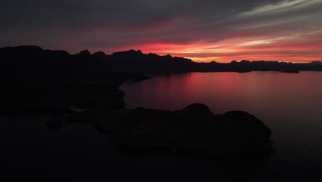 Siluetas-Del-Atardecer-En-La-Península-De-Baja-California,-Baja-California,-México