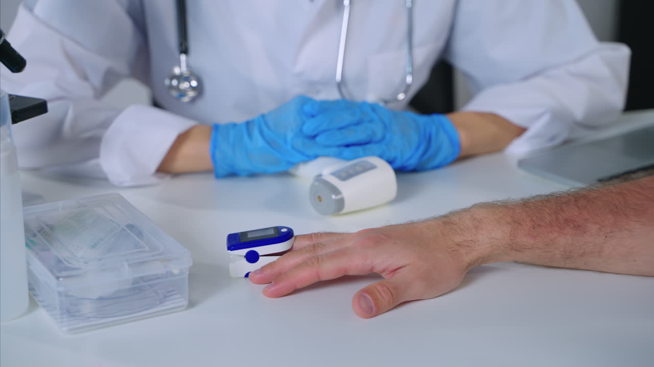 脈圧オキシメーターと体温チェック