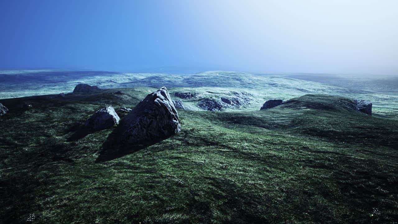 paisaje de montaña al atardecer con el tono en primer plano en el campo