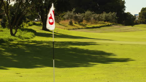 Couple-standing-on-the-putting-green-high-fiving