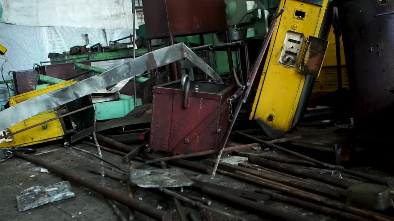 폐기 된 기계와 폐기 된 산업 시설