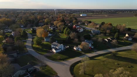 aerial-footage-of-suburubs-in-illinis,-mc-henry-sunny-afternoon