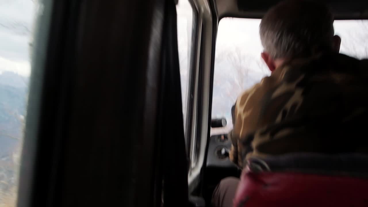 シュコデルからアルバニアアルプスのテティへの輸送