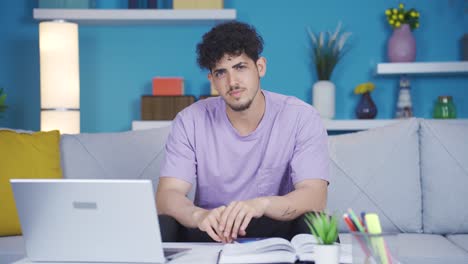 es un estudiante carismático.