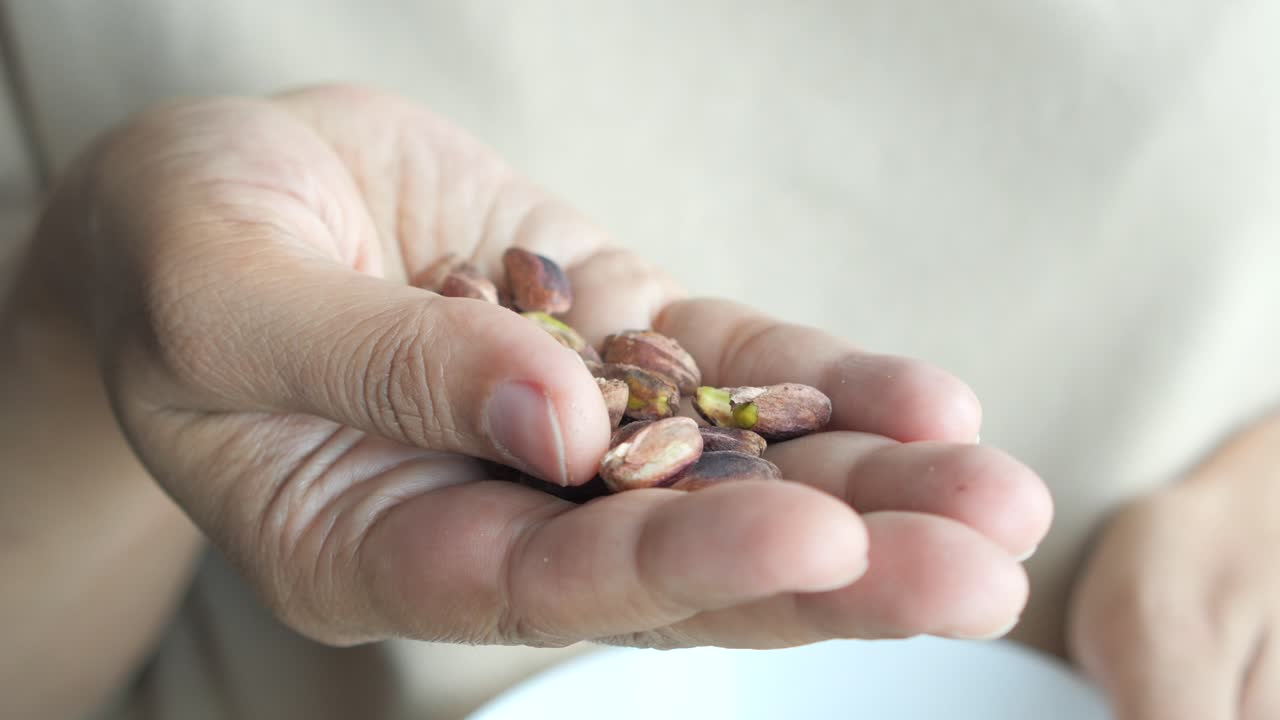 피스타치오 한 손