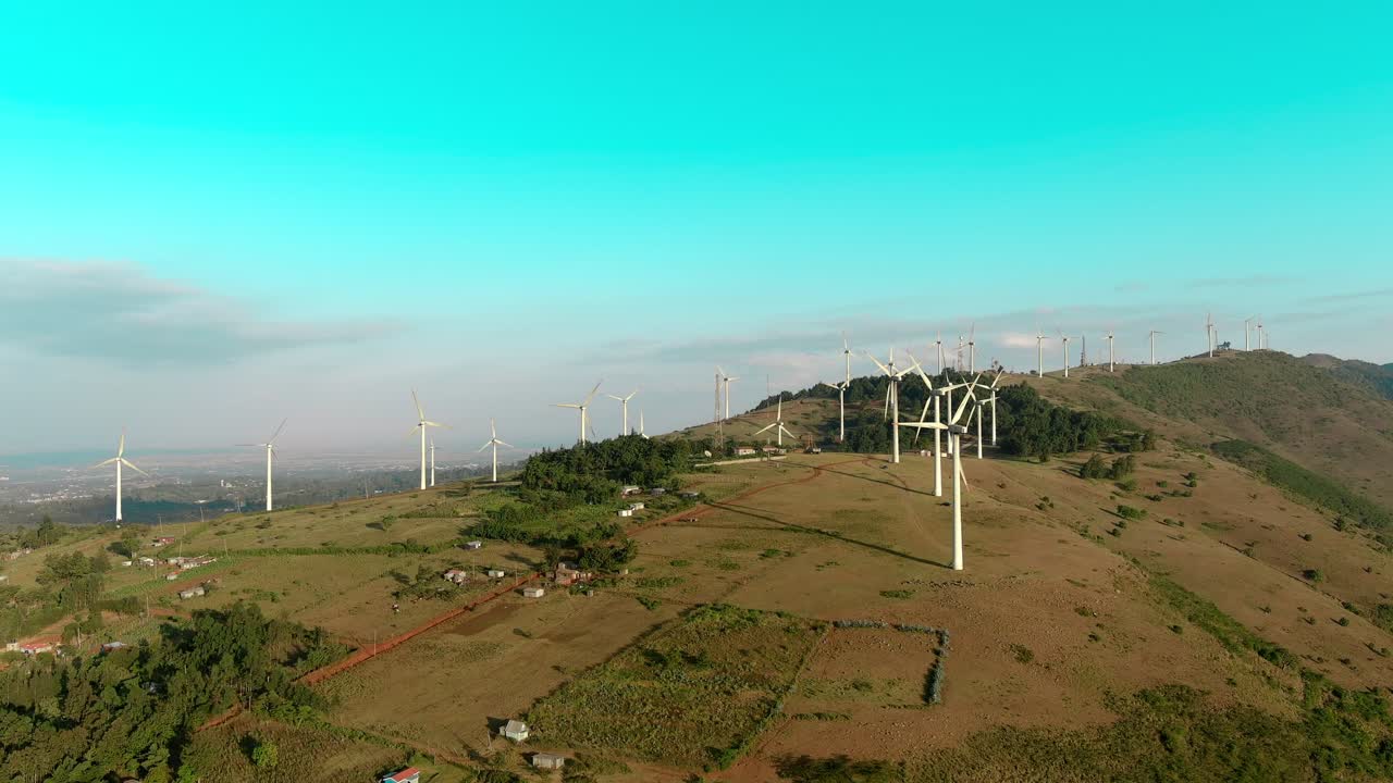 풍차가 있는 산으로 내려가는 조감도