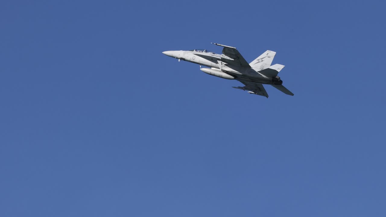 Jet executes complex maneuvers with afterburner trails