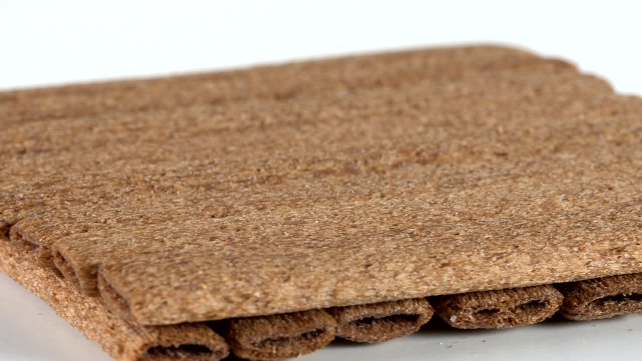 galletas de bambú en una mesa giratoria