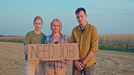 familia que busca empleo en el área rural