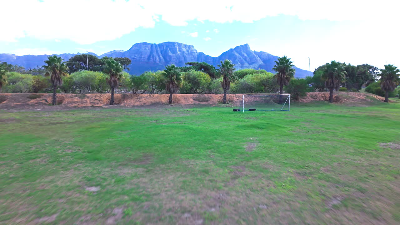 Pemandangan udara lapangan kriket di Cape Town.