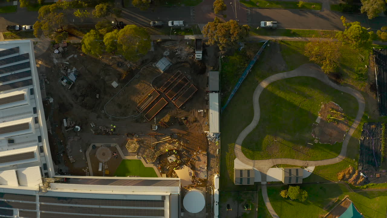 воздушная съемка завершенных и строящихся объектов рядом друг с другом