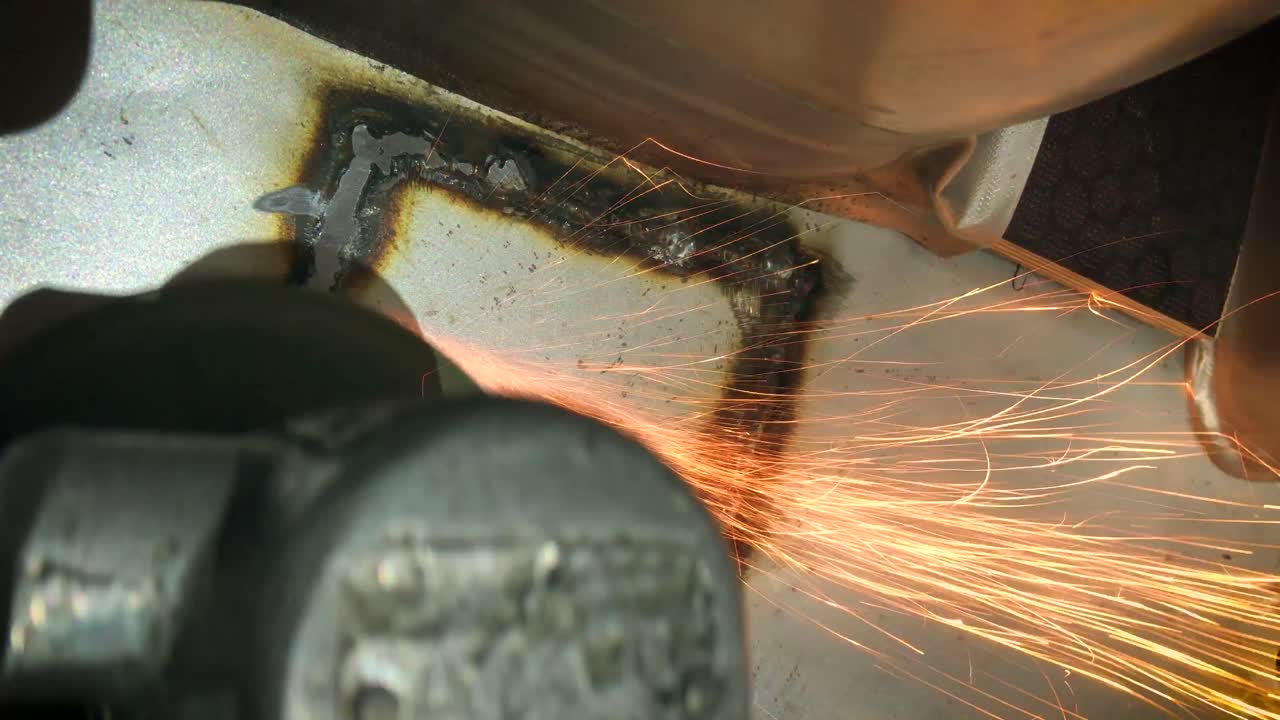 연삭기로 용접 연삭