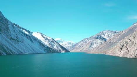 Künstliches-Wasserreservoir,-Der-Stausee-El-Yeso,-Cajon-Del-Maipo,-Chile