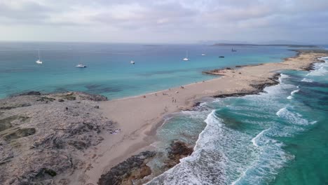 Veleros,-Playa-Doble-Cielo-Nublado