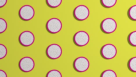 las rebanadas giratorias de pitaya. patrón sobre fondo amarillo