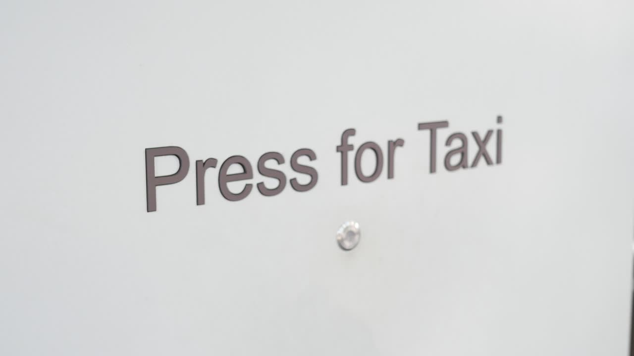 Taxaholdepladsskilt på sort i Singapore