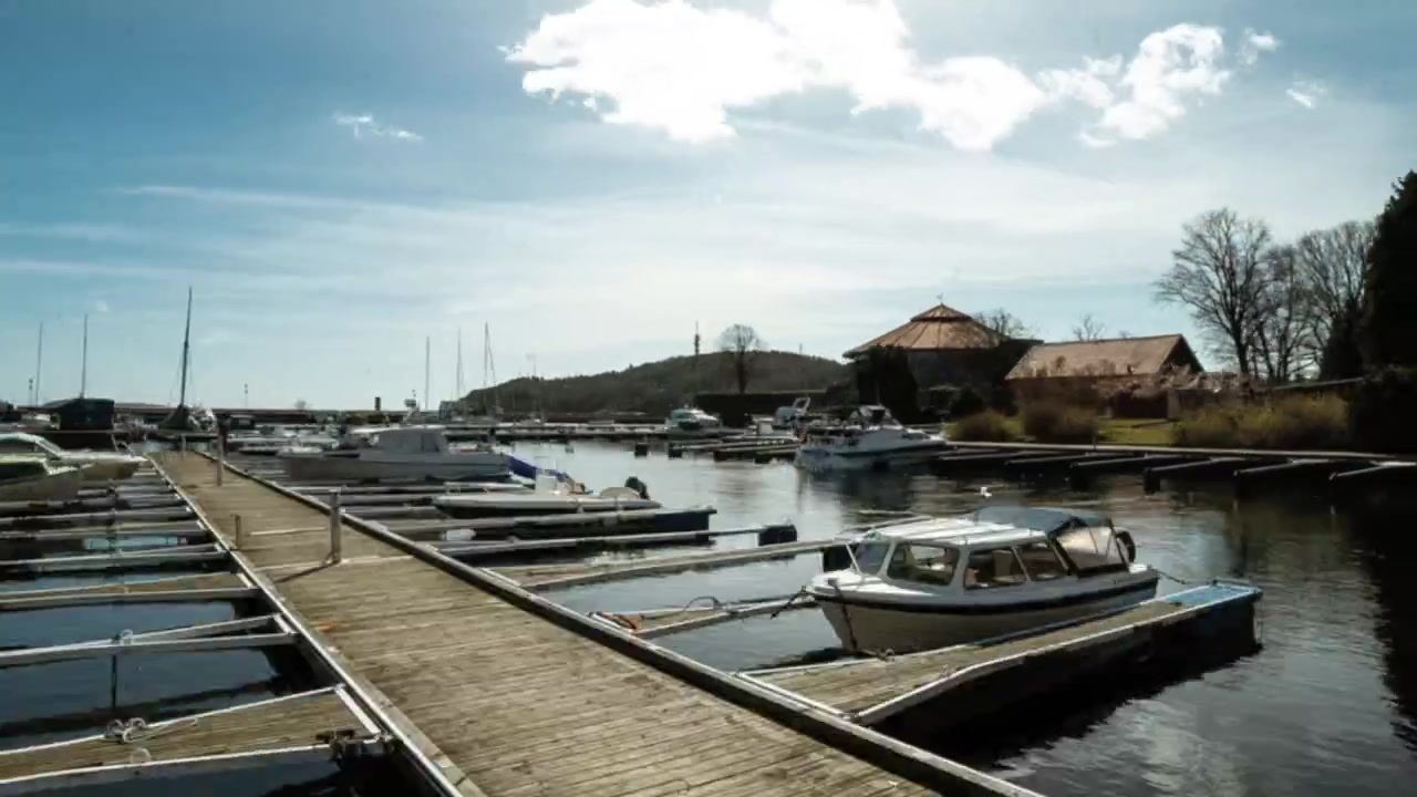 Hyperlapse Tangen, Kristiansand, Bystranda durante um dia ensolarado, plano aberto.