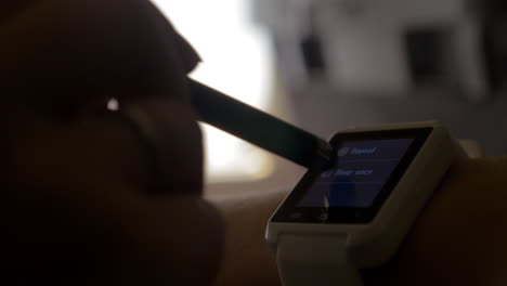 elegir la configuración en el reloj inteligente