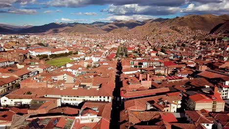 Cusco,-Peru,-Stadtdächer-Aus-Der-Luft,-Drohnenansicht3.mp4