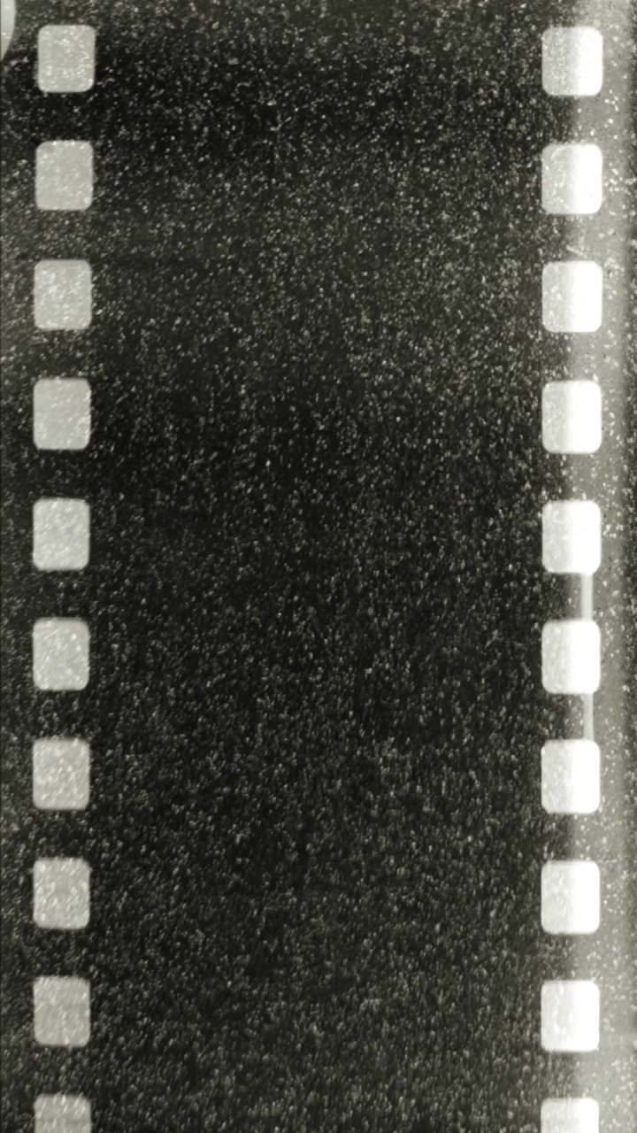 Striscia di pellicola vintage con grana e perforazioni