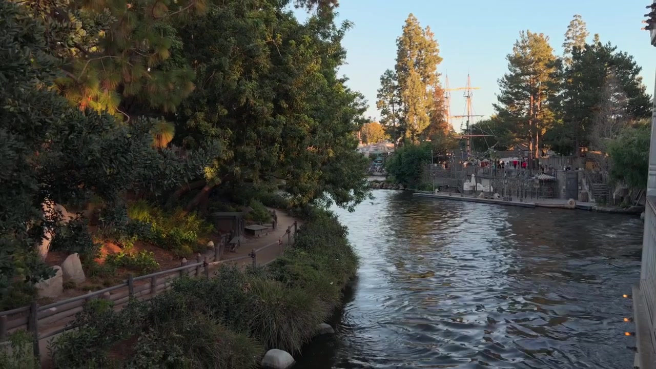 Marzo 2026 - A bordo della Mark Twain Riverboat in 4K, Rivers of America, Disneyland, Anaheim.