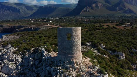 Capo-Rama-Turm,-Küstenverteidigungsturm-In-Terrasini,-Sizilien,-Italien