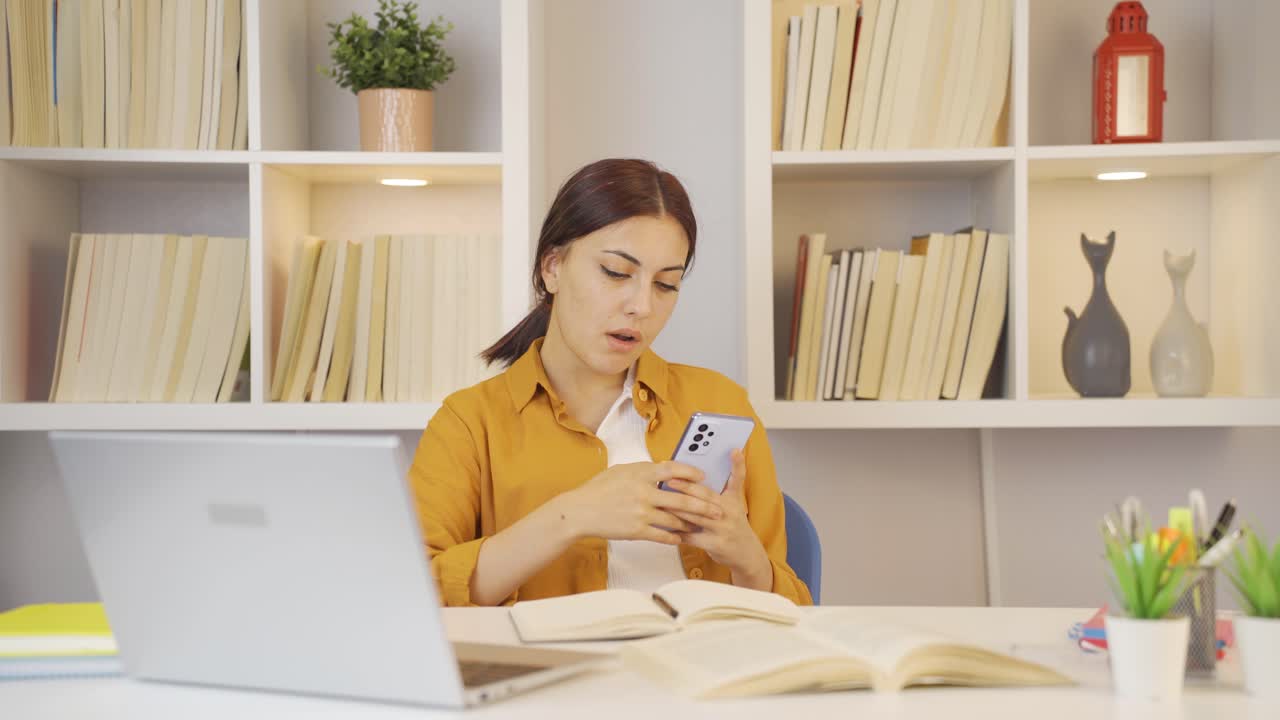 el retrato de una estudiante nerd.