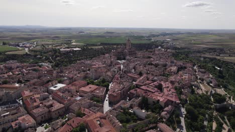 vista establecida de segovia, famosa ciudad patrimonio de la unesco