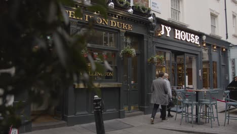 Exterior-Of-The-Iron-Duke-Pub-On-Avery-Row-In-Mayfair-London-UK