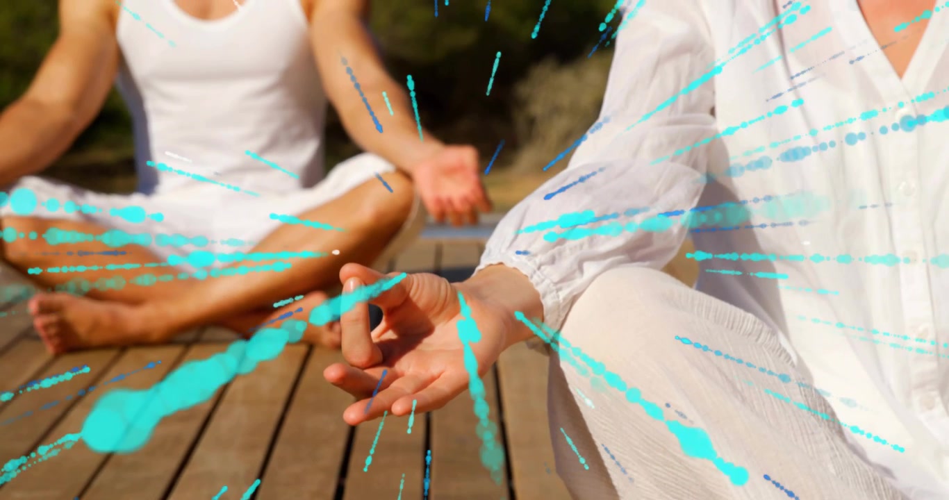 Hand ruht in Gyan Mudra, initiiert türkisblaue Ströme und enthüllt ein meditierendes Paar.