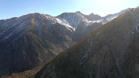 加州塞拉內瓦達山脈的空中景色 國王峡谷國家公園 大松湖 在伊諾森林的徒步旅行圈