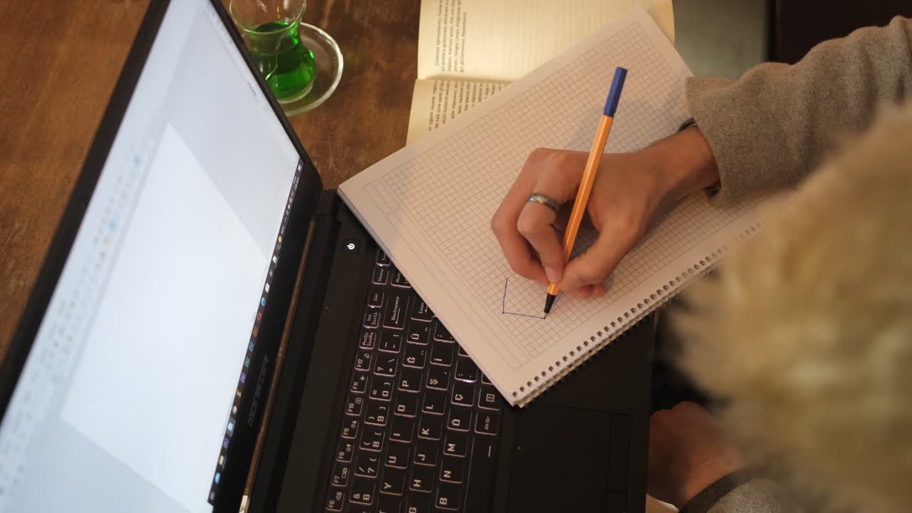 lecciones en la pantalla del ordenador